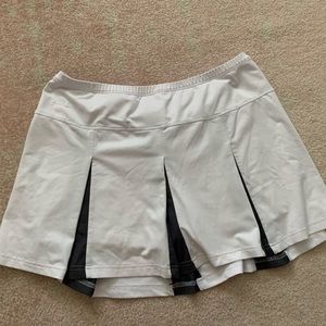 White pleated tennis/golf skort Bolle size L